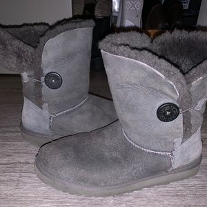 Gray Ugg’s, look new! Great shape
